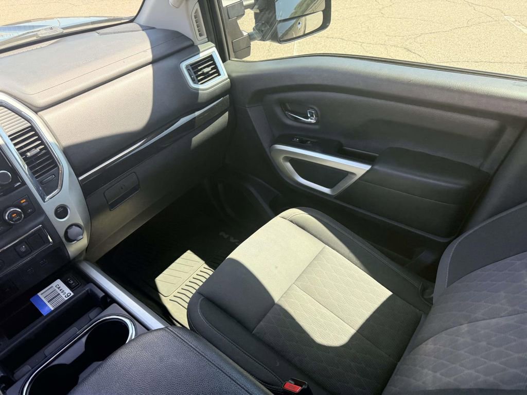 Used 2020 Nissan Titan SV w/ SV Convenience Package image 26