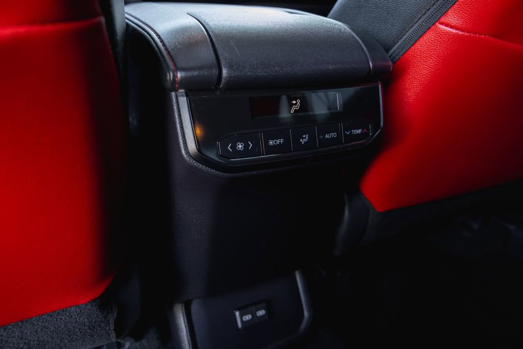 Certified 2024 Toyota Highlander XSE image 29