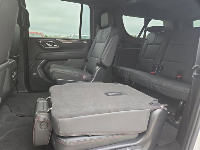 Used 2022 Chevrolet Suburban RST w/ Sport Performance Package image 28