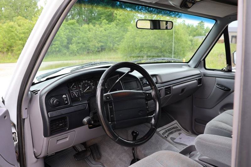 Used 1996 Ford Bronco XLT AWD/4WD image 12