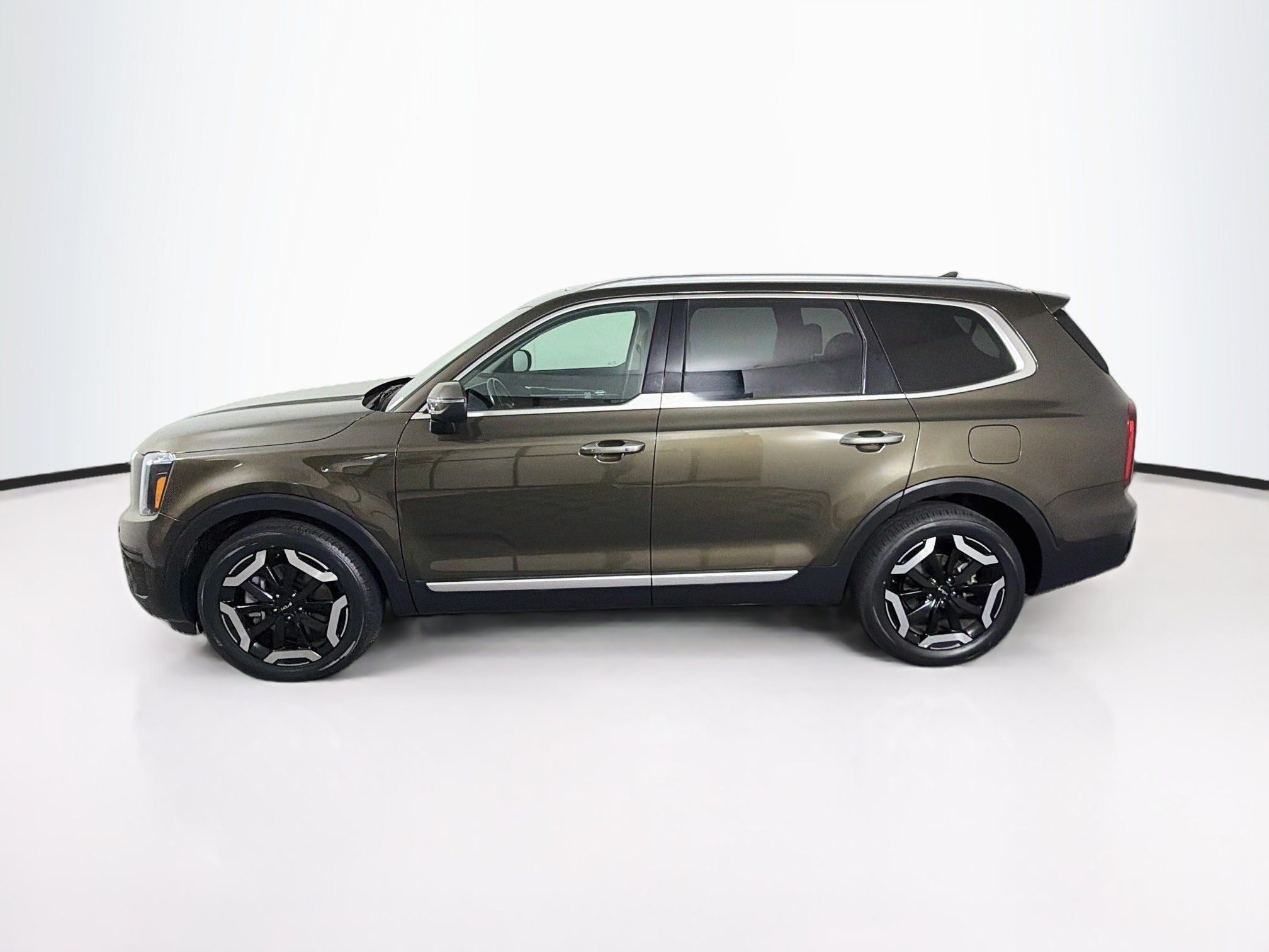 Used 2025 Kia Telluride S AWD/4WD image 4