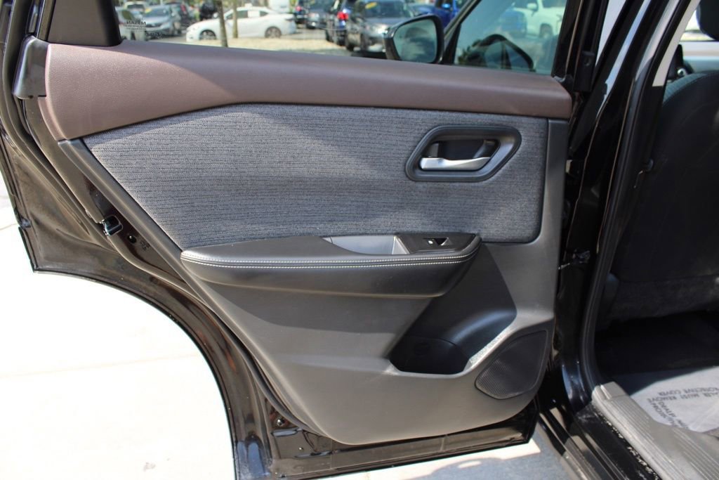 Used 2023 Nissan Rogue SV image 24