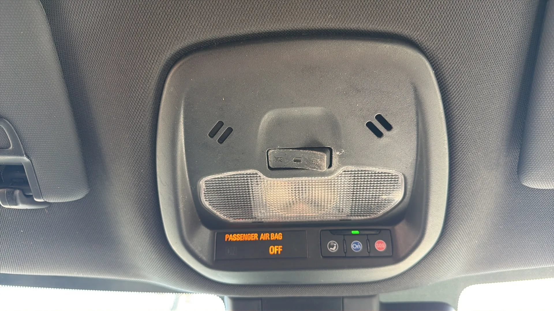 Used 2025 Chevrolet Trax RS FWD image 21