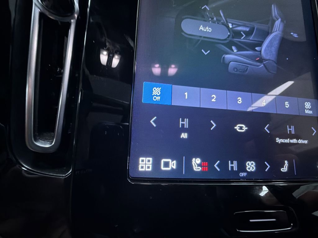 Used 2023 Volvo XC40 Recharge Ultimate image 23
