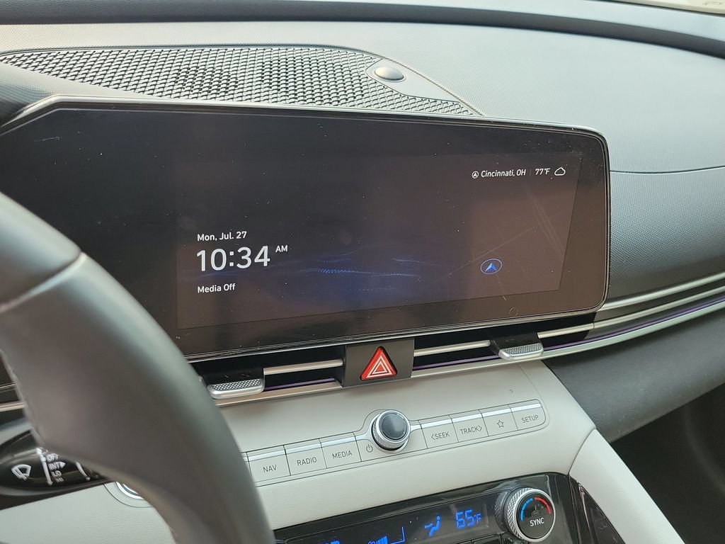 Used 2025 Hyundai Elantra Limited FWD image 28