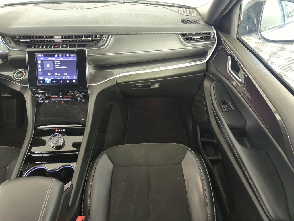 Used 2023 Jeep Grand Cherokee Altitude image 16