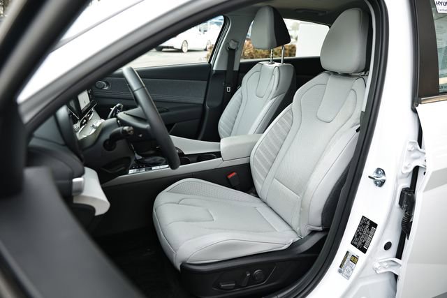 Certified 2025 Hyundai Elantra Limited image 21