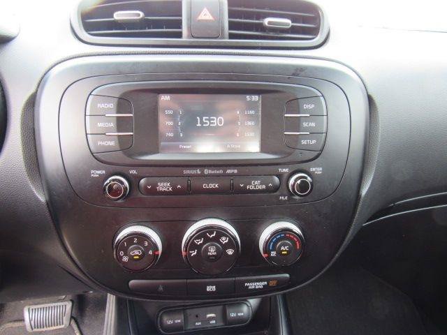 Used 2016 Kia Soul + FWD image 19