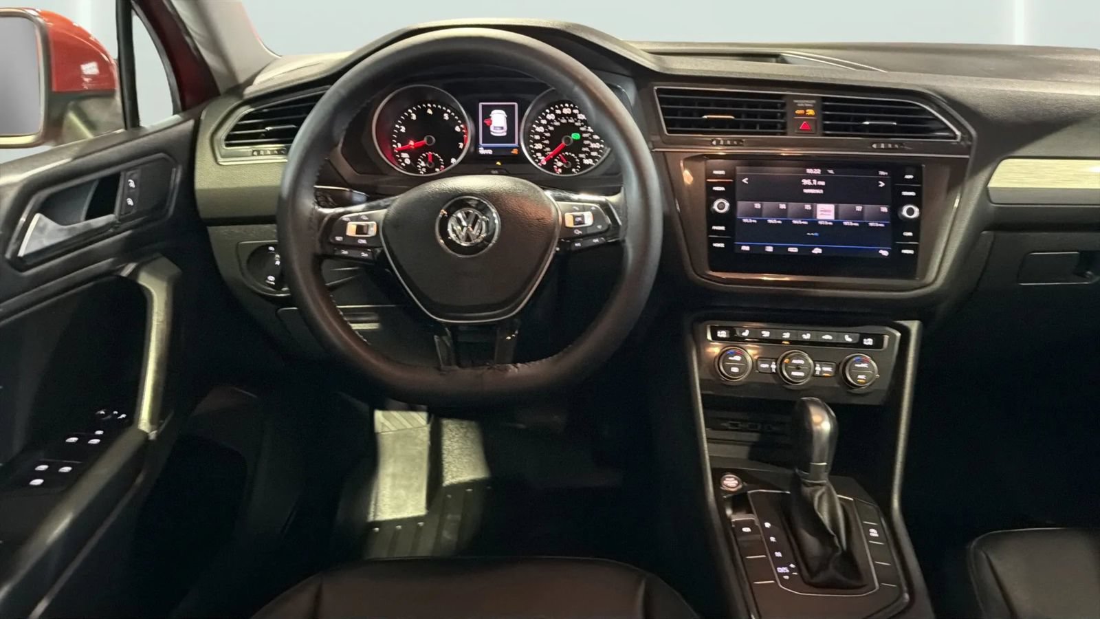 Used 2018 Volkswagen Tiguan SEL FWD image 69