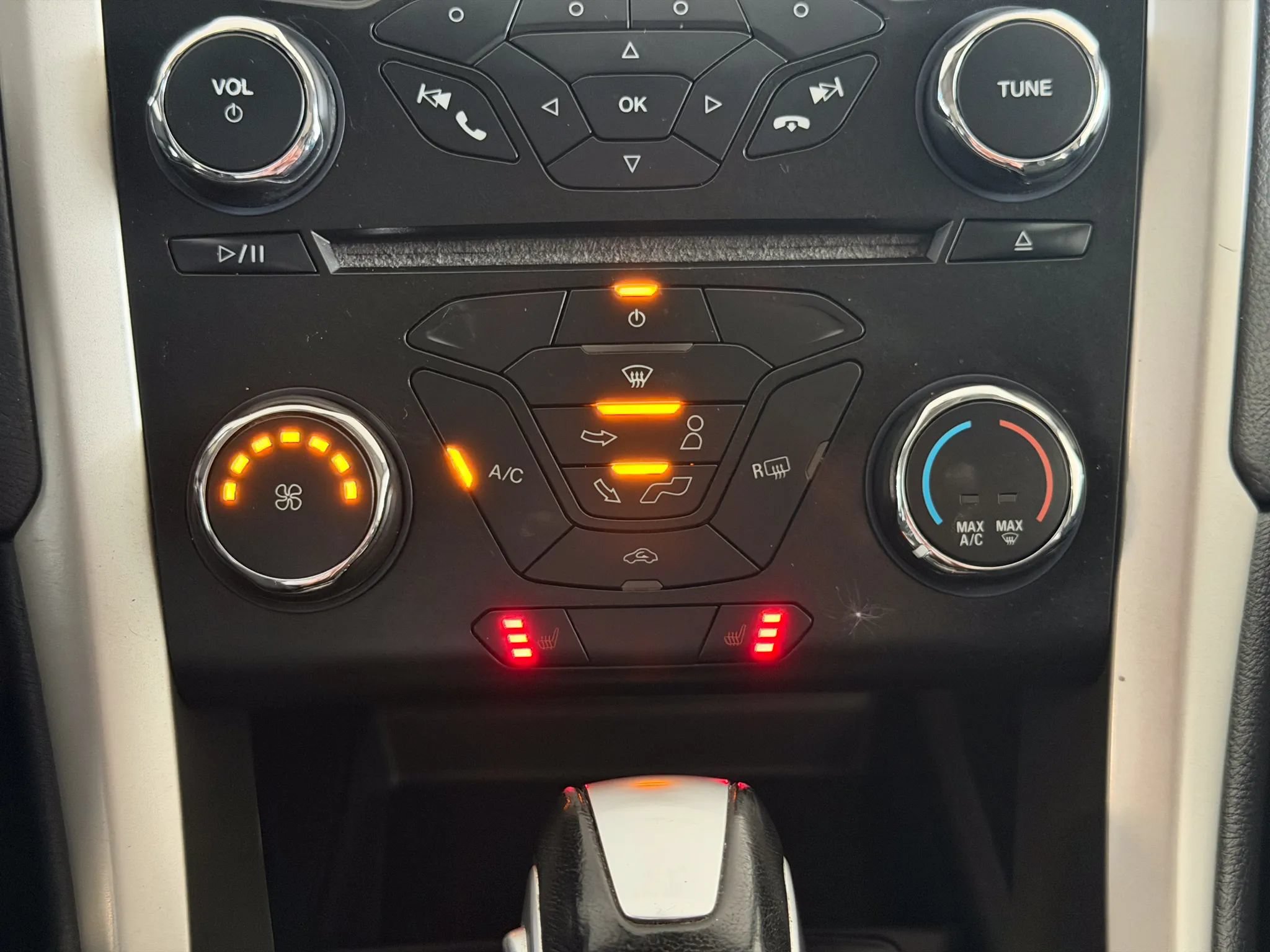 Used 2014 Ford Fusion SE w/ Equipment Group 202A FWD image 29