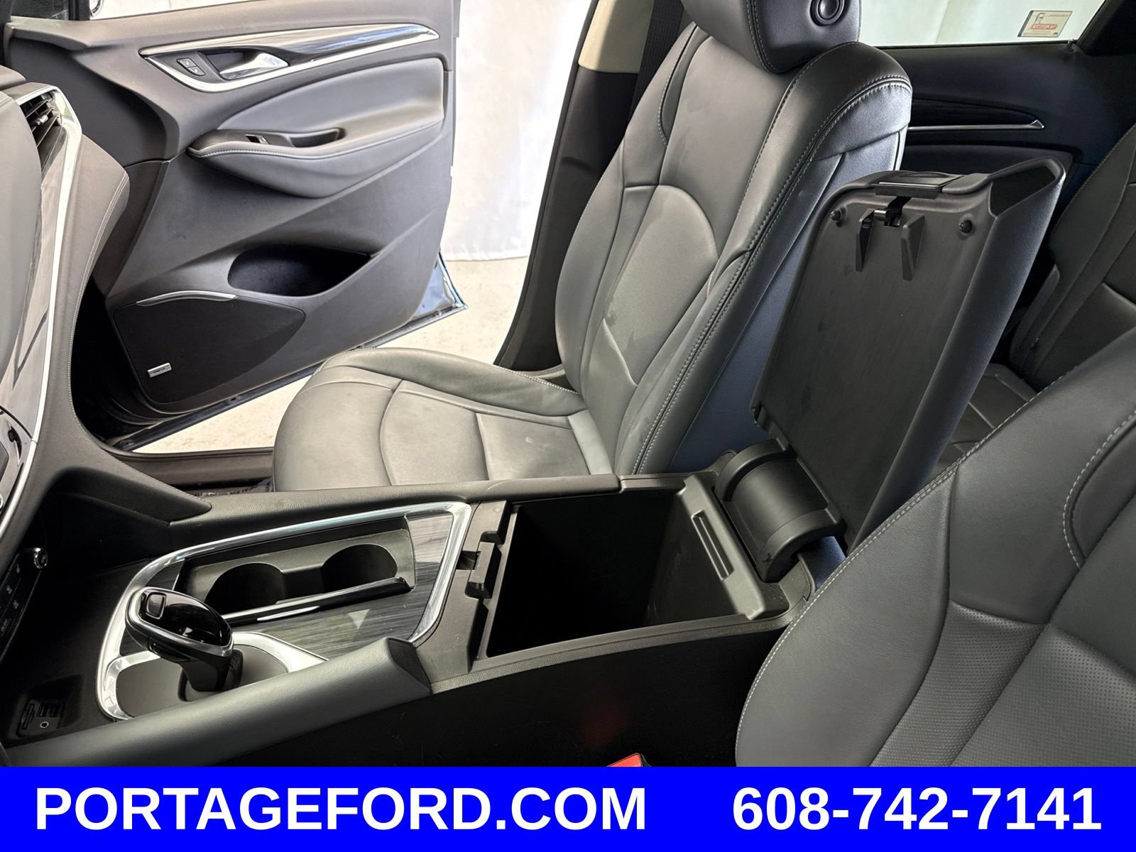 Used 2020 Buick Enclave Essence w/ Sound and Sites Package AWD/4WD image 18