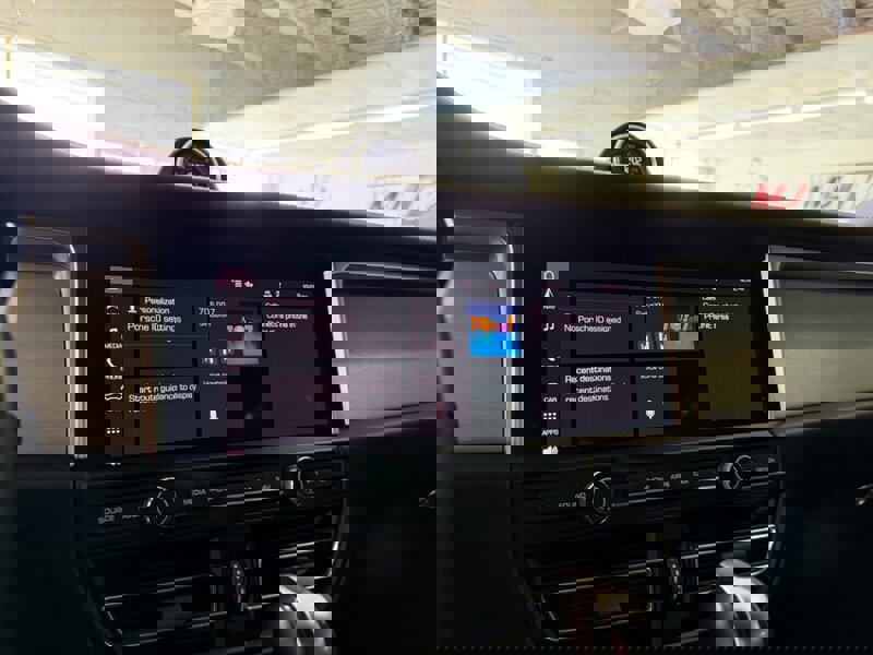 Used 2020 Porsche Macan Turbo image 43