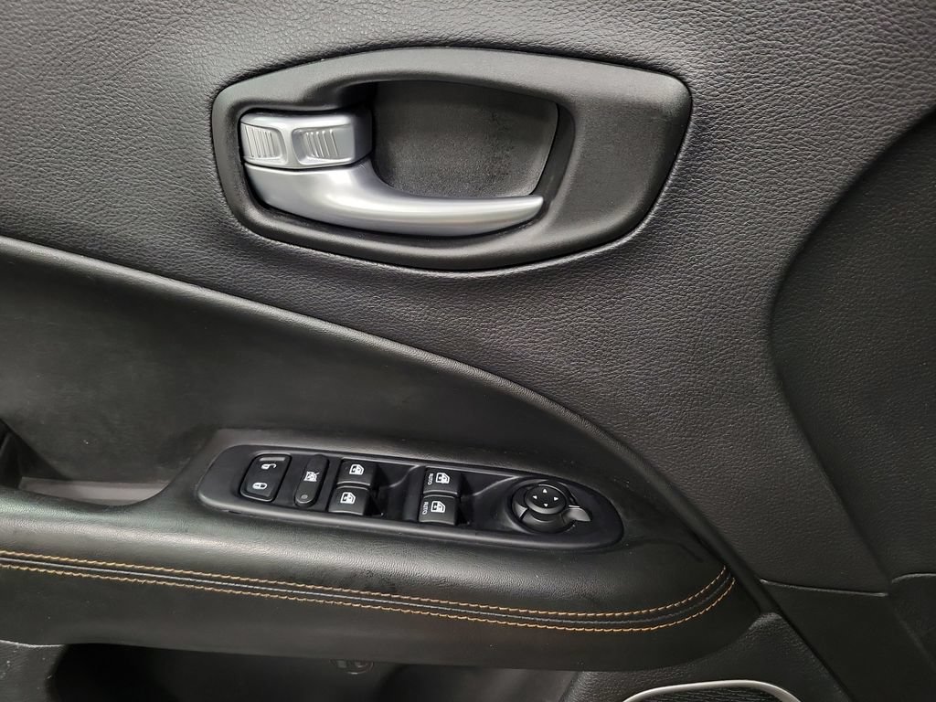 Used 2018 Jeep Compass Limited AWD/4WD image 28