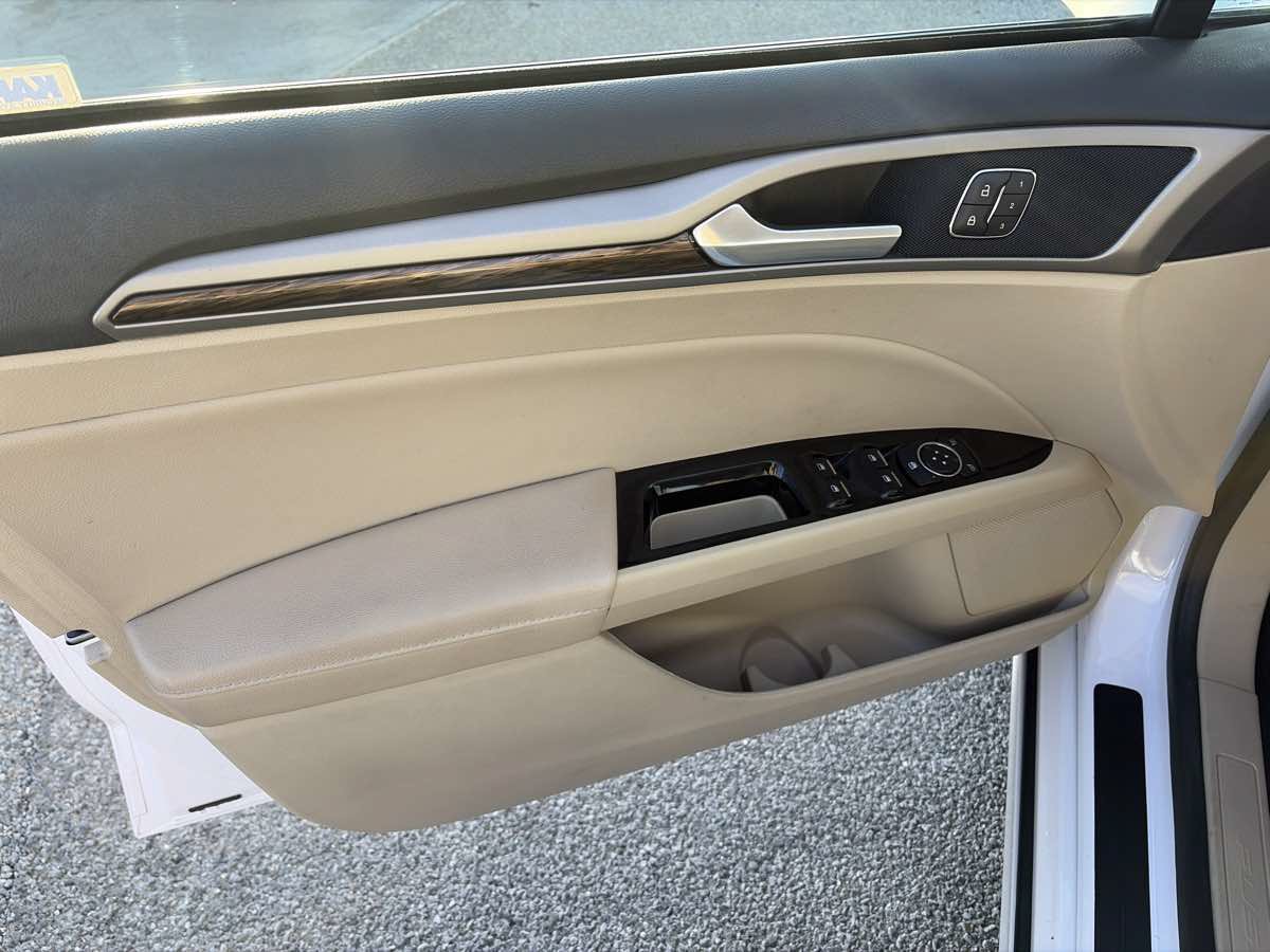 Used 2013 Ford Fusion SE FWD image 7