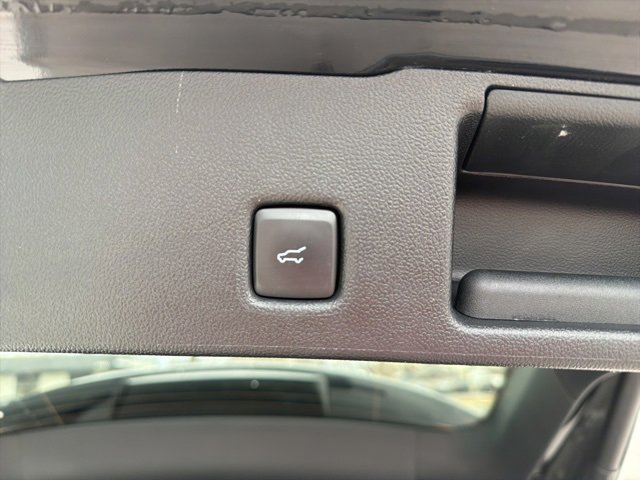 Used 2022 Ford Escape SEL w/ SEL Stealth AWD Package image 9