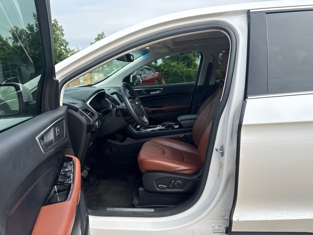 Used 2016 Ford Edge Titanium w/ Equipment Group 301A FWD image 11
