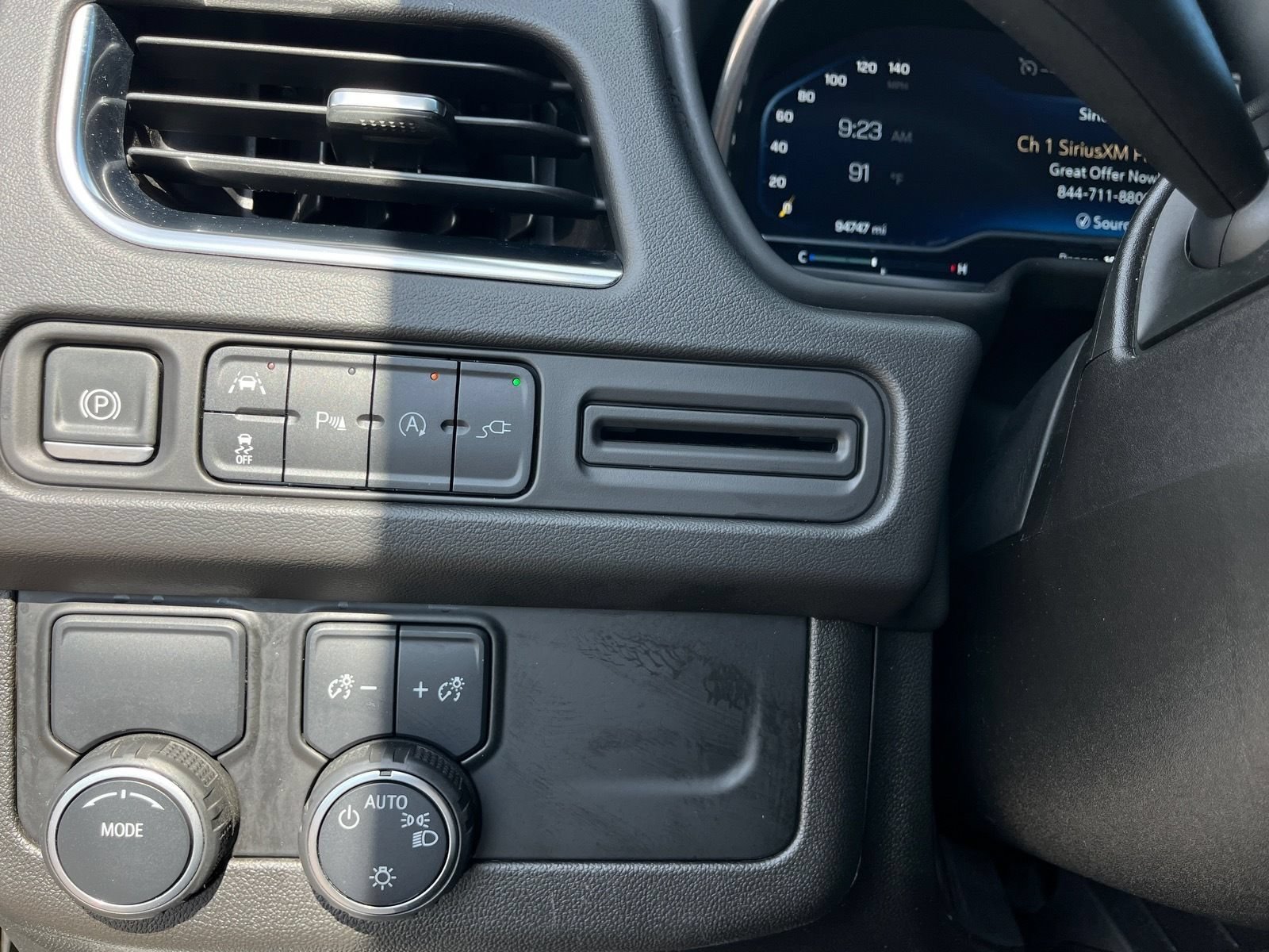 Used 2022 Chevrolet Suburban LT RWD image 30