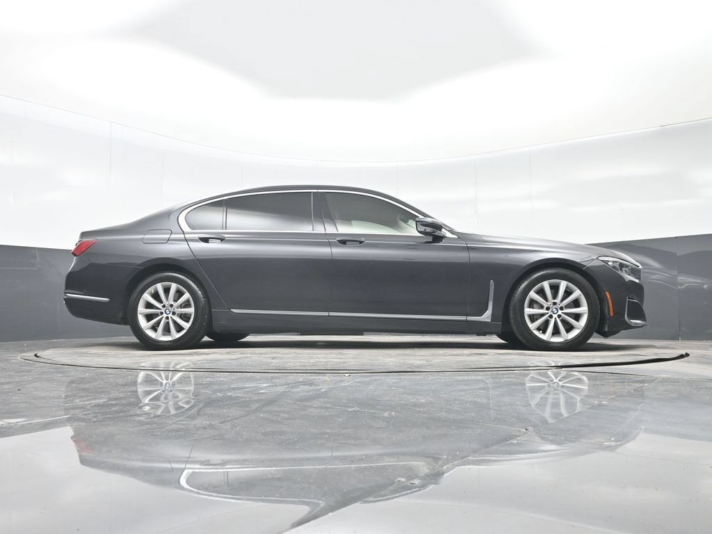 Used 2021 BMW 740i w/ Premium Package RWD image 32