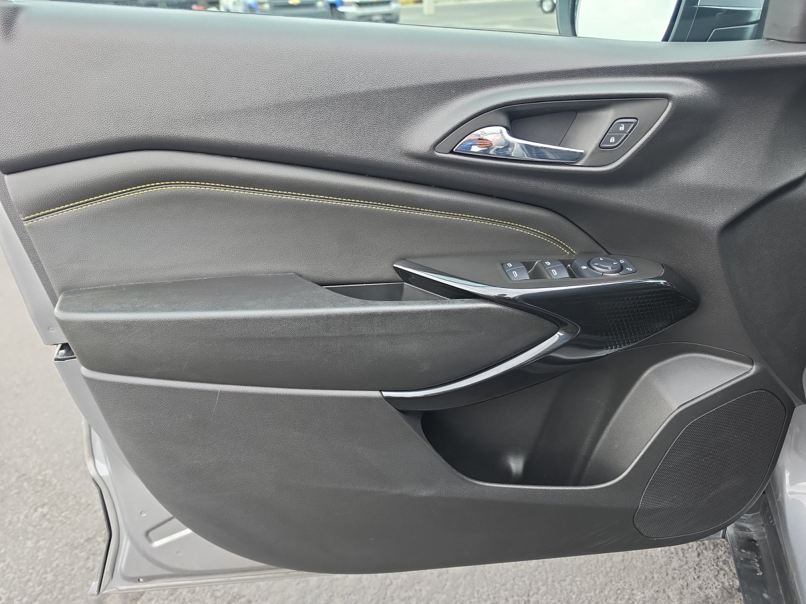 Used 2025 Chevrolet Trax LT w/ Driver Confidence Package FWD image 9