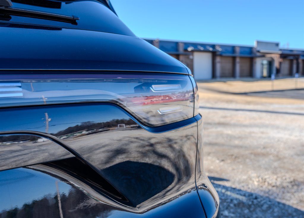 Used 2019 Porsche Cayenne Turbo w/ Sportdesign Package image 11