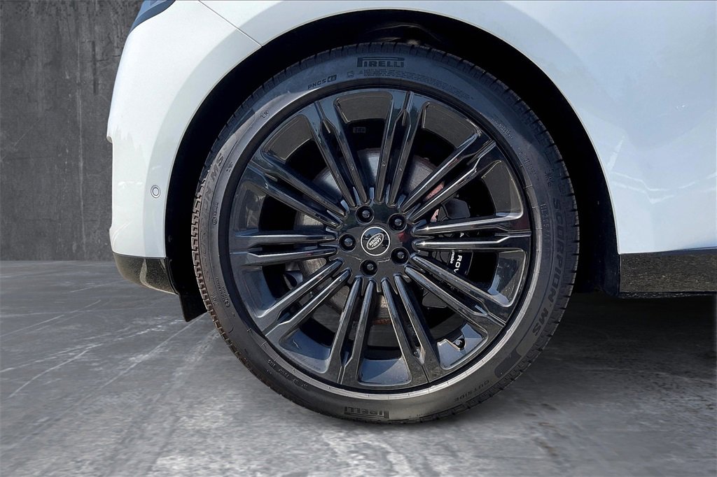 New 2025 Land Rover Range Rover Long Wheelbase SE image 12