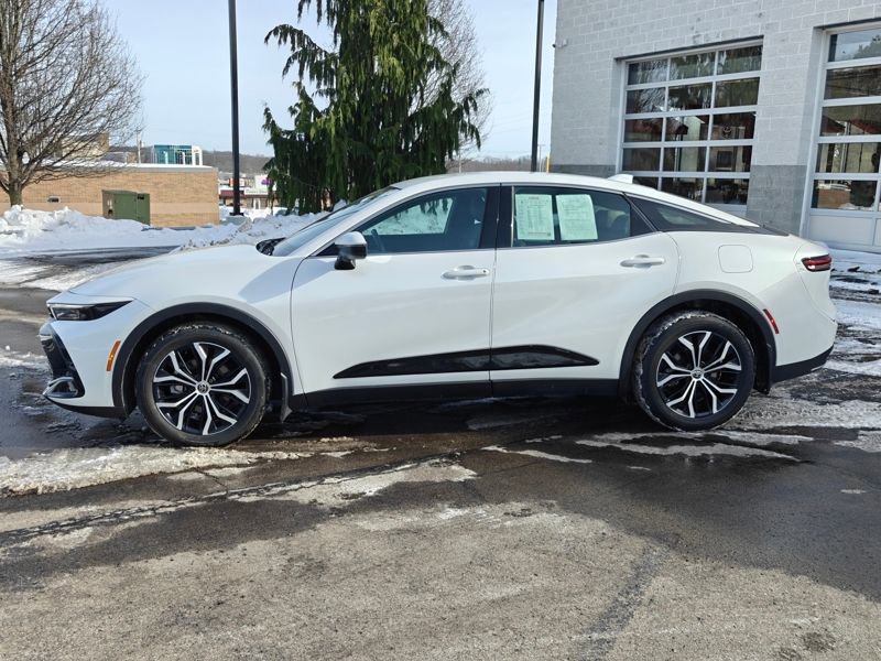 Used 2023 Toyota Crown XLE image 9