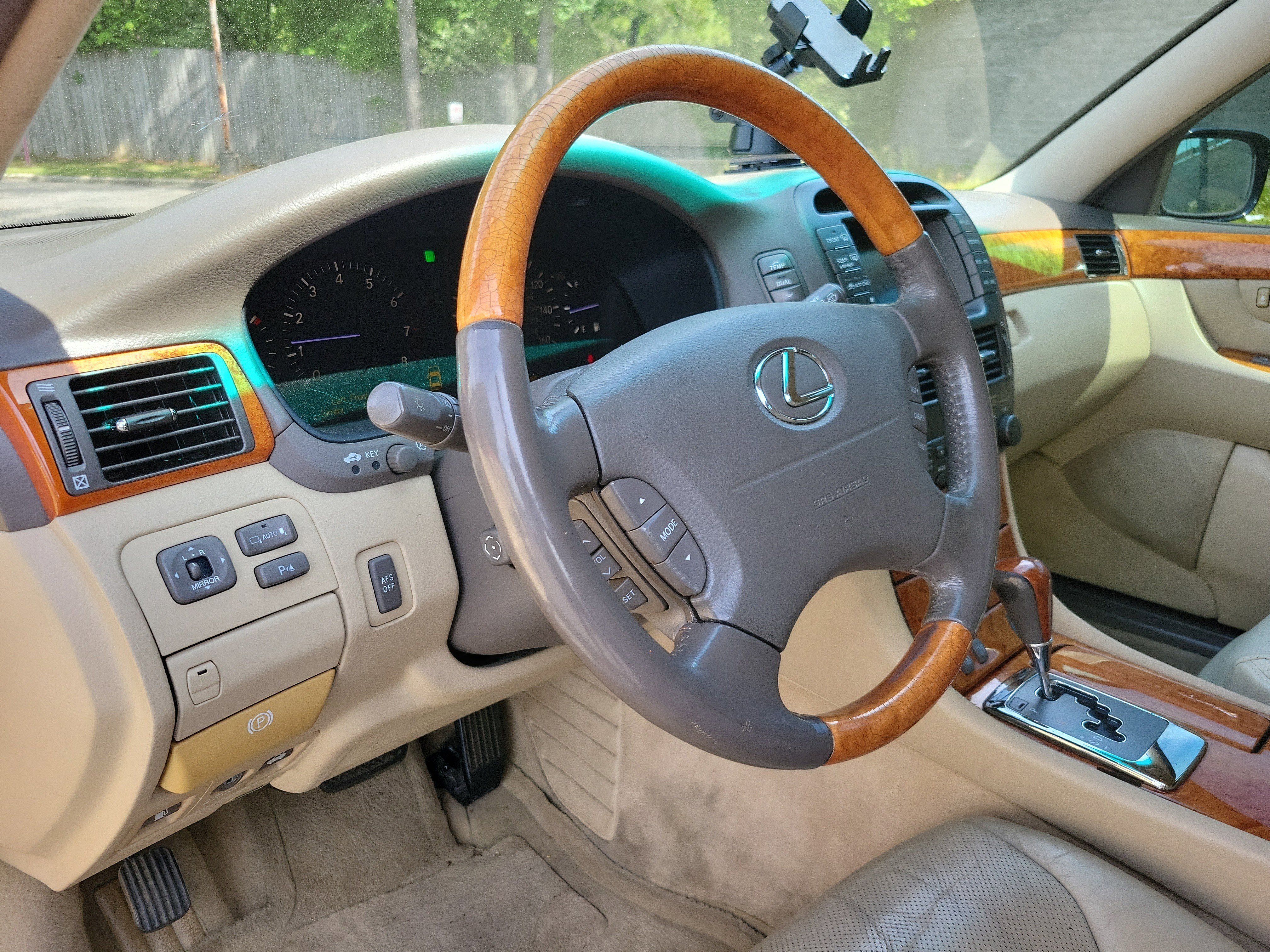 Used 2005 Lexus LS 430 RWD image 3