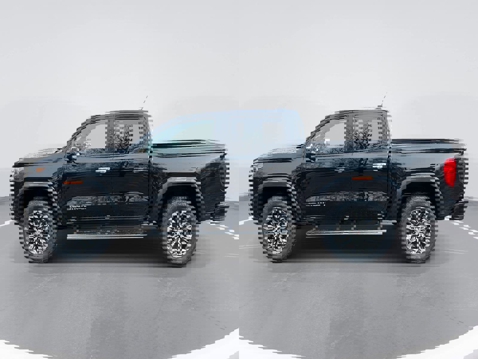 New 2026 GMC Canyon Denali image 8