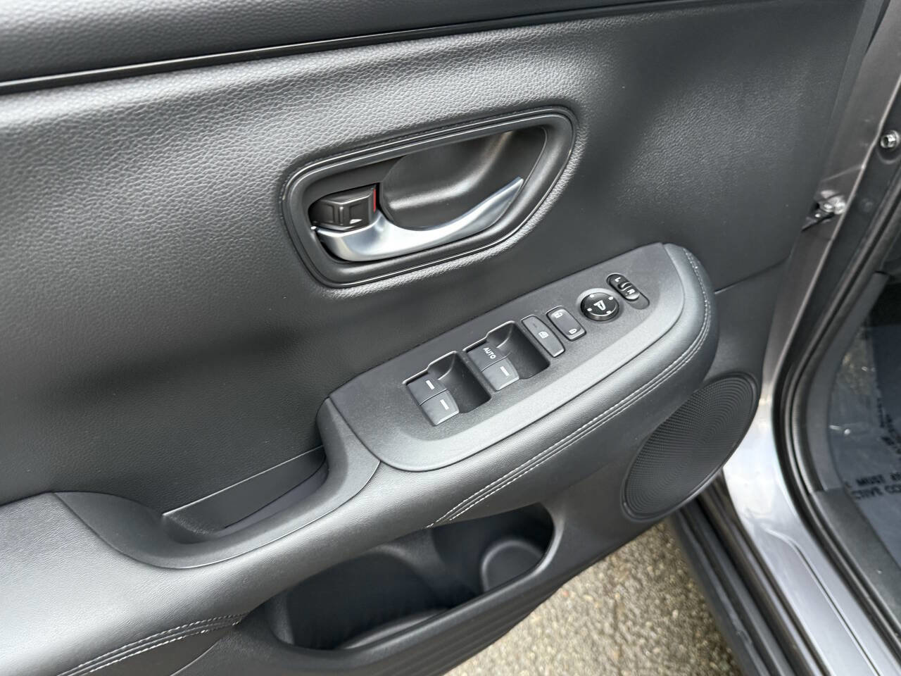 Used 2023 Honda HR-V LX image 39