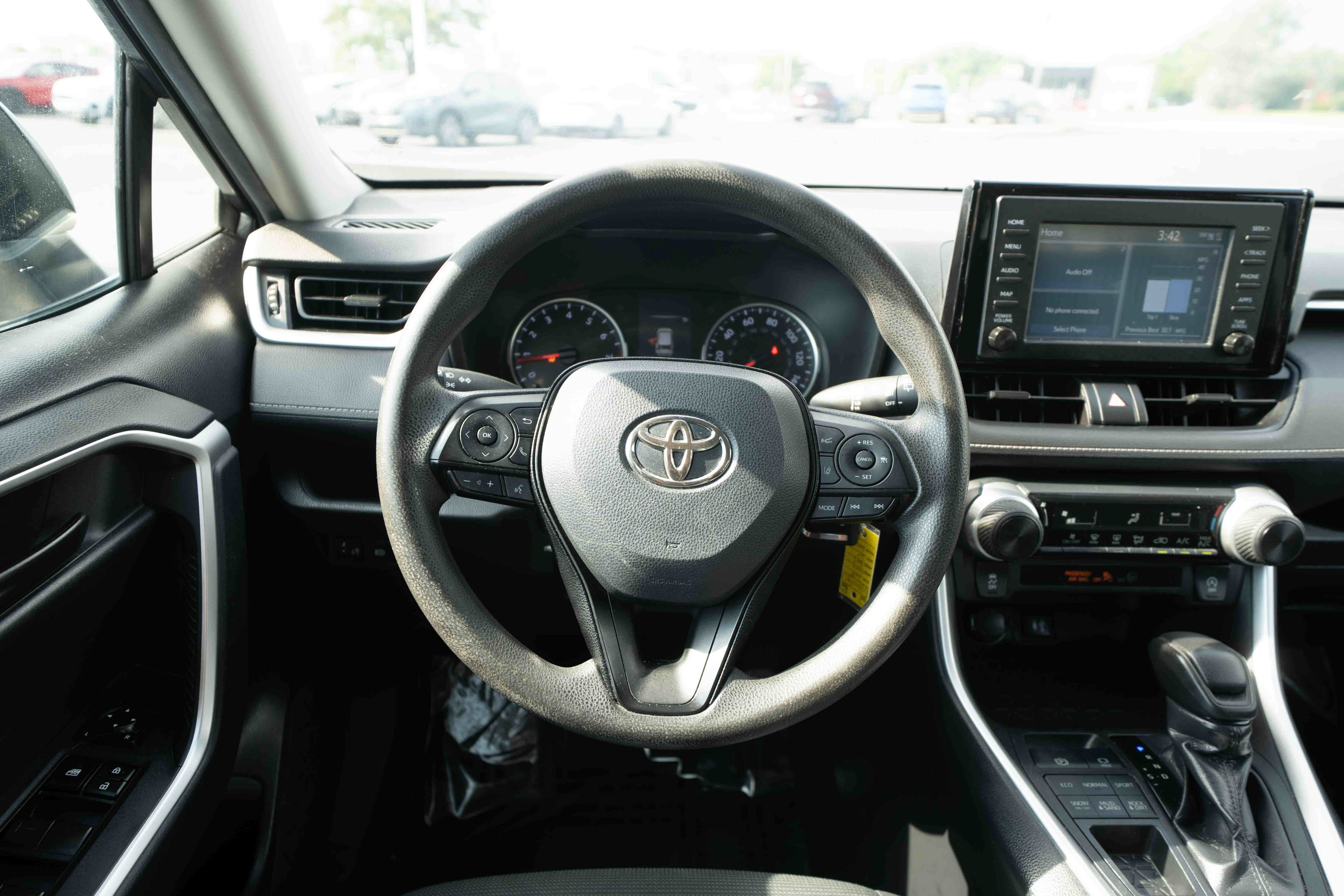 Used 2019 Toyota RAV4 LE AWD/4WD image 21