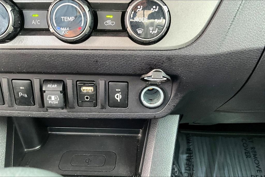 Used 2018 Toyota Tacoma TRD Sport w/ Technology Package image 18