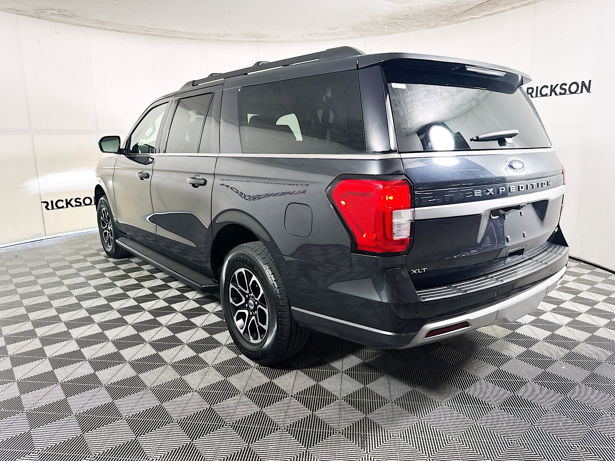 Used 2024 Ford Expedition Max XLT image 5