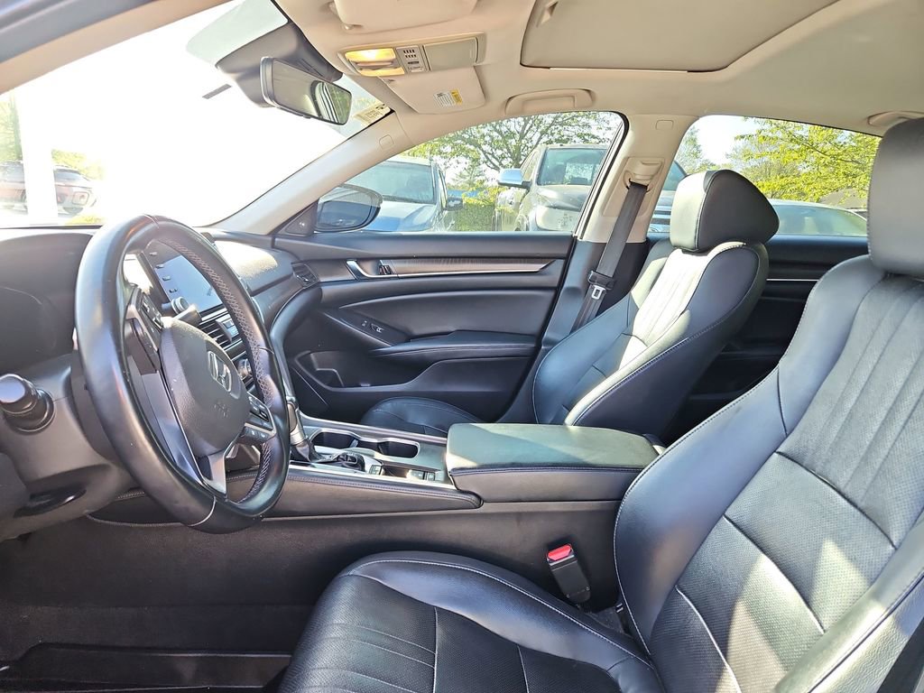Used 2018 Honda Accord Touring image 7