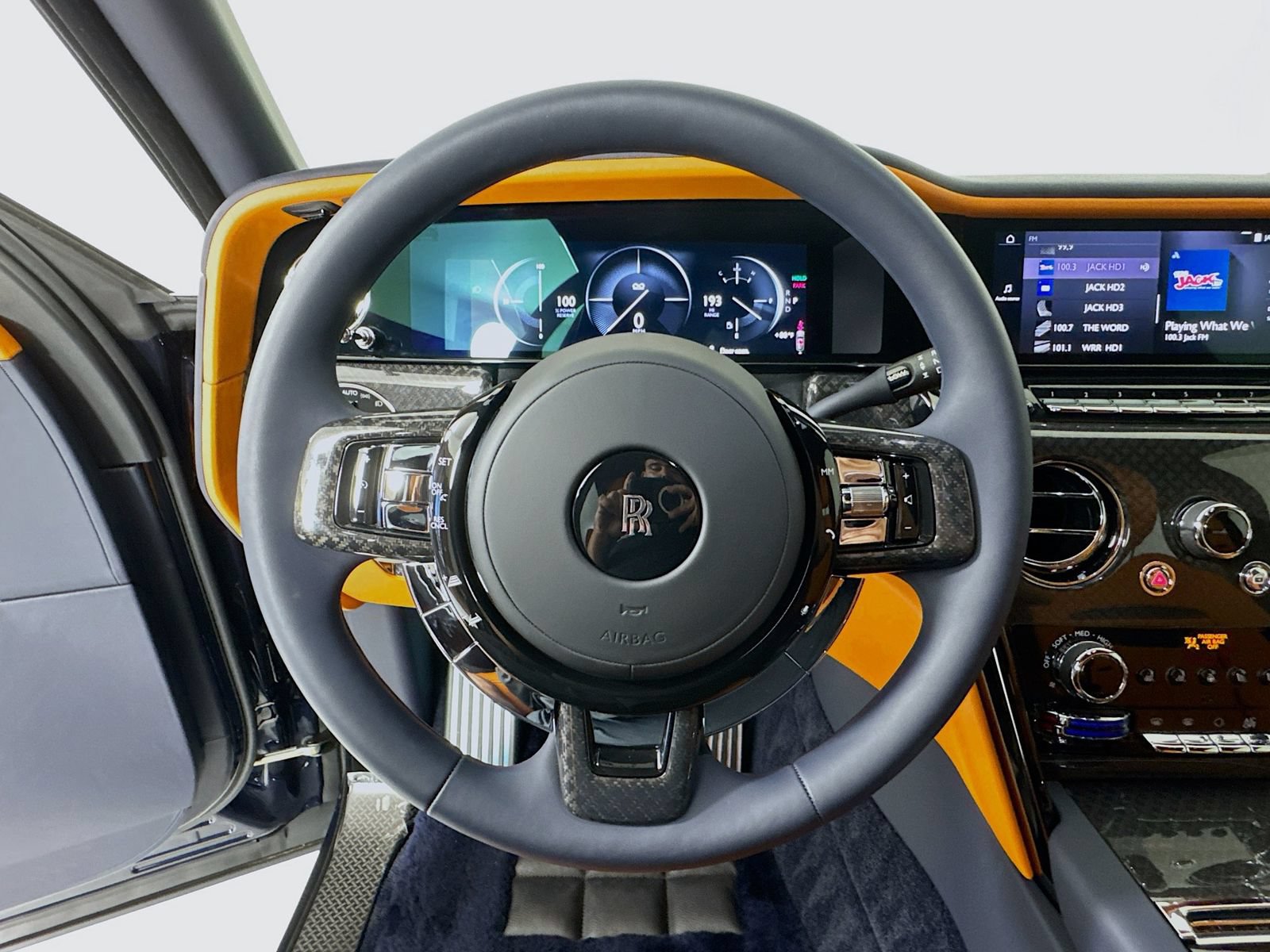 Certified 2025 Rolls-Royce Cullinan Black Badge w/ Leather Finishing Pack AWD/4WD image 12