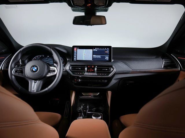 Used 2025 BMW X4 xDrive30i w/ Premium Package AWD/4WD image 4