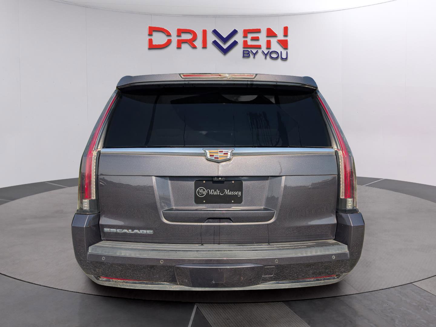 Used 2018 Cadillac Escalade Luxury RWD image 4