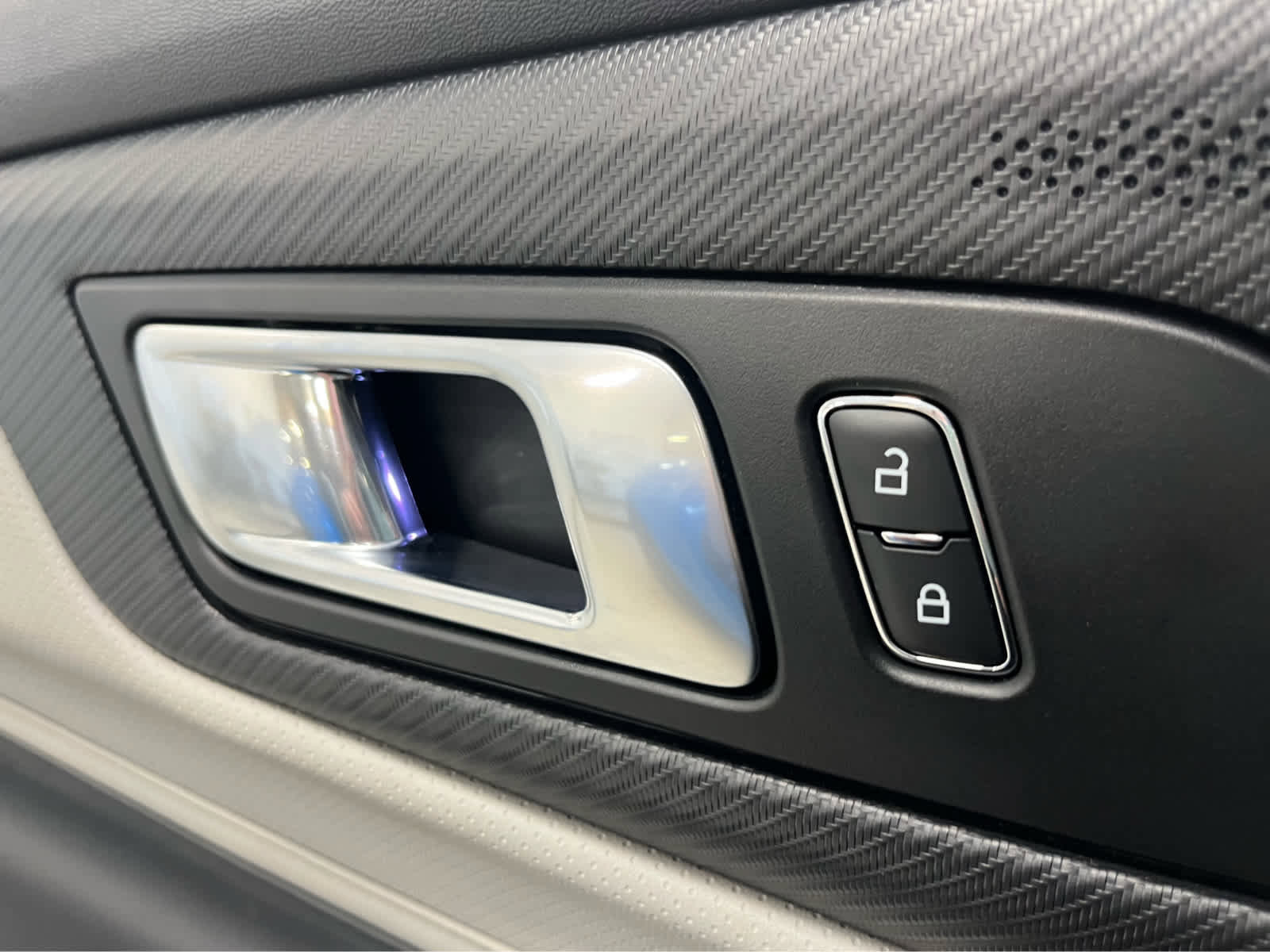 Used 2025 Ford Mustang Premium image 23