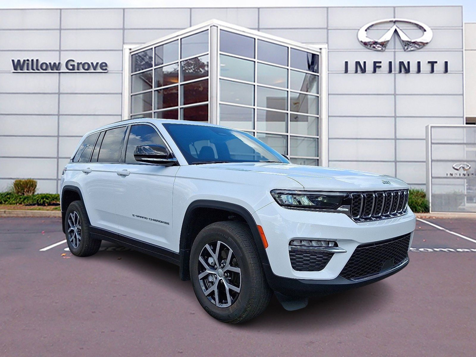 Used 2024 Jeep Grand Cherokee Limited w/ MOPAR Finishing Package