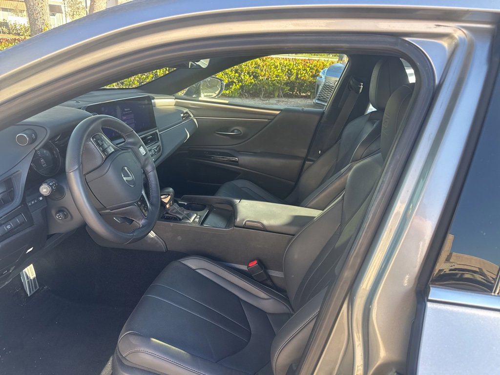 Used 2023 Lexus ES 300h F Sport image 15