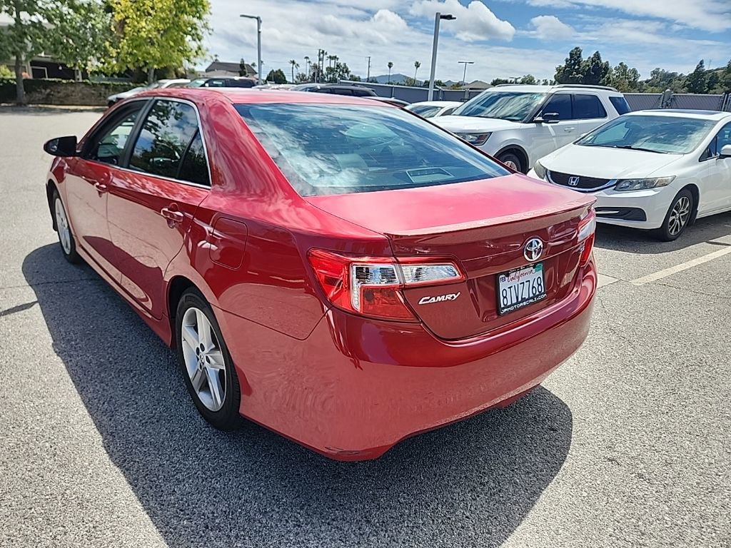 Used 2014 Toyota Camry SE image 3