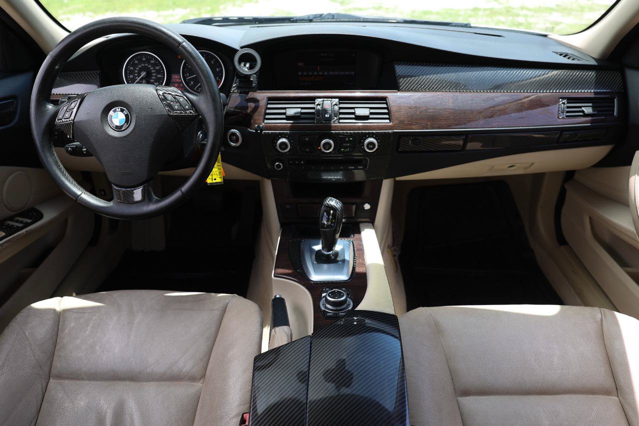 Used 2010 BMW 528i Sedan RWD image 2