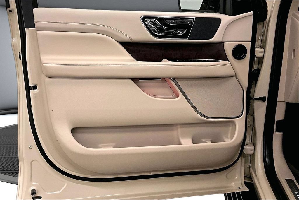 Used 2018 Lincoln Navigator Select w/ Technology Package AWD/4WD image 20