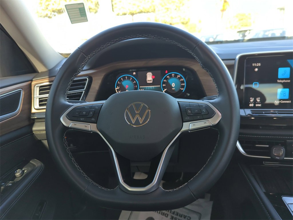 Used 2025 Volkswagen Atlas SE image 26