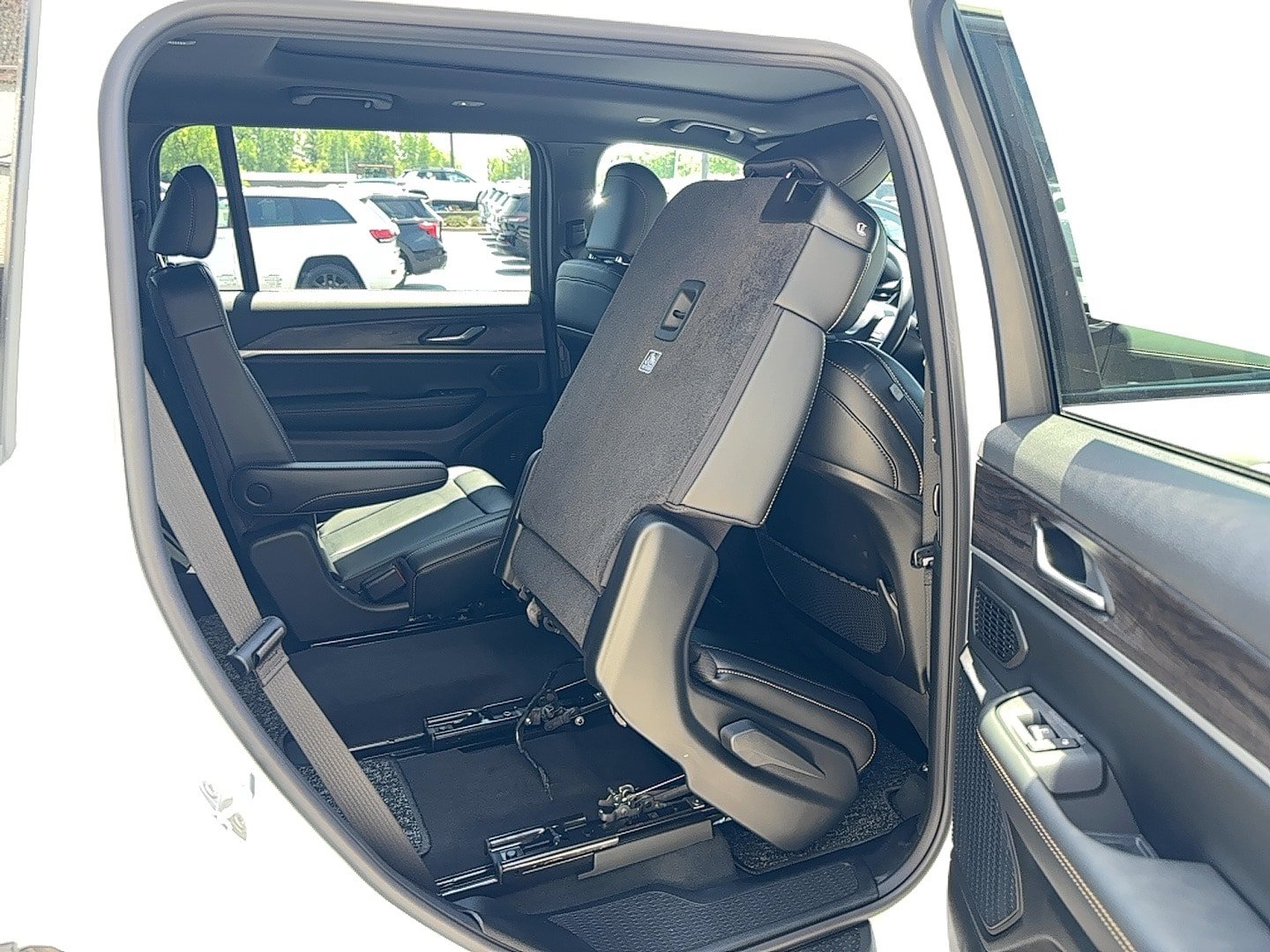 New 2026 Jeep Grand Cherokee L Limited AWD/4WD image 10