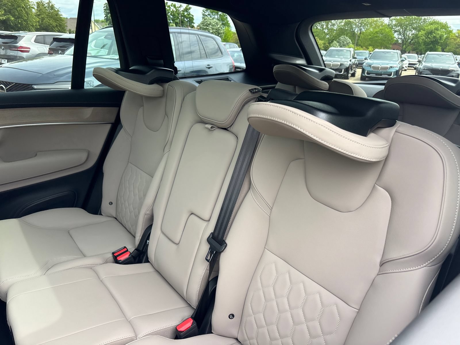 New 2026 Volvo XC90 B6 Plus w/ Protection Package Premier AWD/4WD image 25