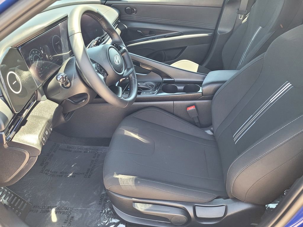 New 2025 Hyundai Elantra SEL image 8
