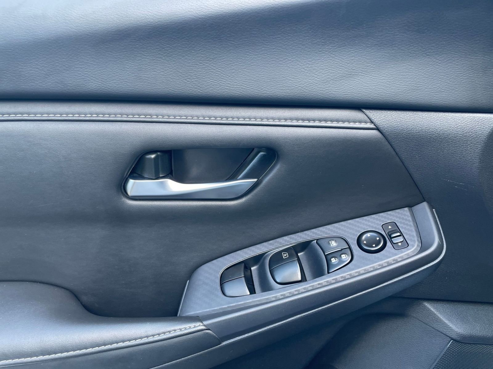 Used 2025 Nissan Sentra SV FWD image 18