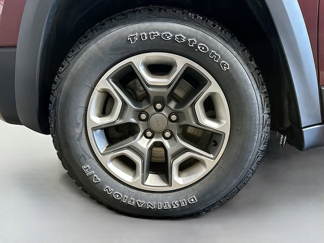 Used 2019 Jeep Cherokee Trailhawk w/ Cold Weather Group image 29