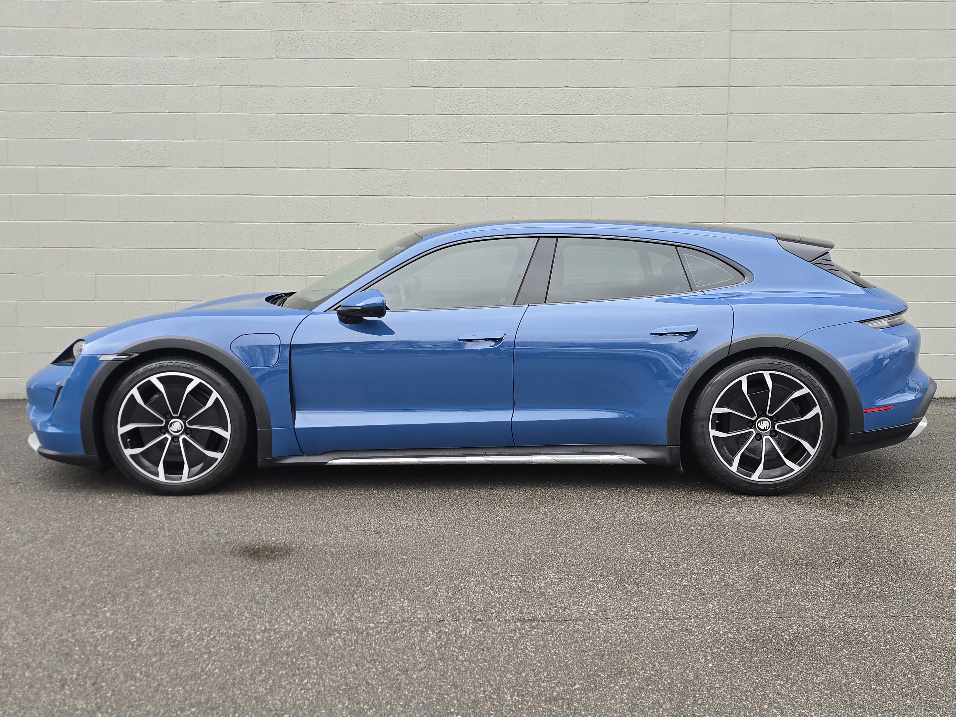 Certified 2021 Porsche Taycan 4 Cross Turismo image 2