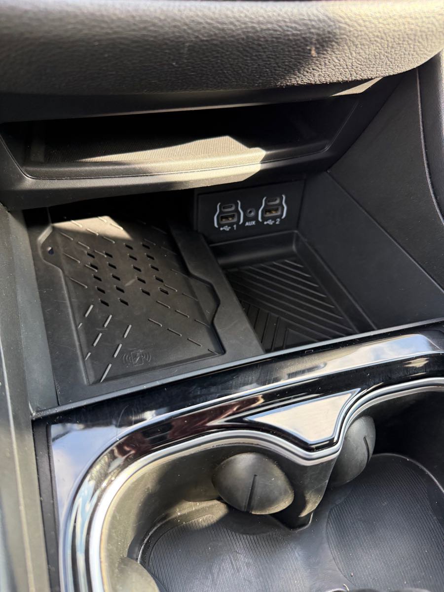 Used 2025 Chrysler Pacifica Limited image 23